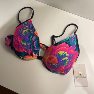 New with tags body glove “Greta “ swim top size medium